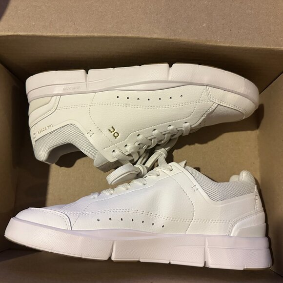 On Cloud Women's The Roger Centre Court Low Top Sneakers - Picture 3 of 14